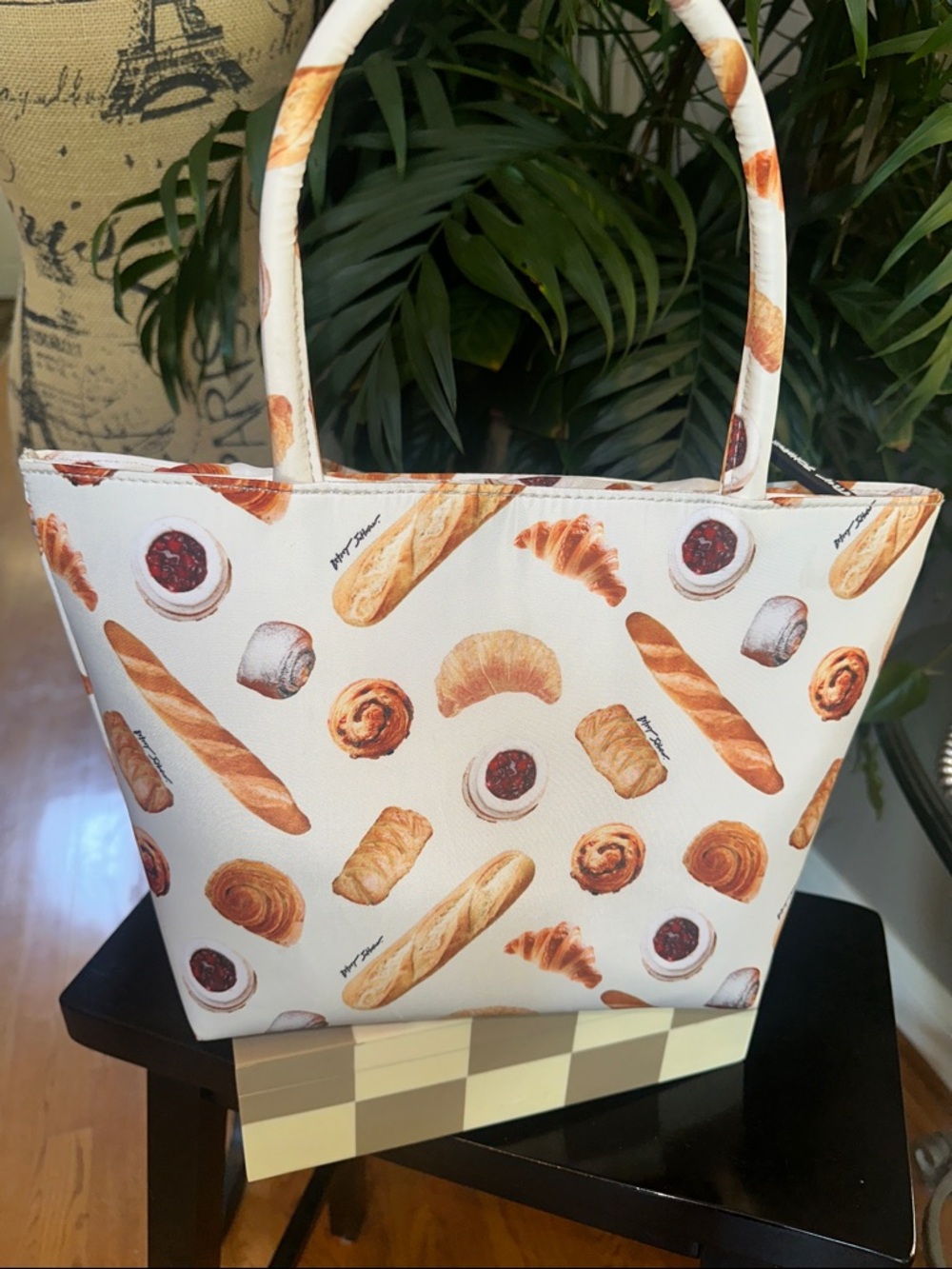 Betsey Johnson lunchTote with Pastry Print NWOT - Picture 6 of 10